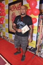 Vishal Dadlani at One book launch in Kemps Corner, Mumbai on 9th July 2013 (45).JPG